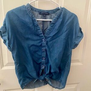 Alex & Parker chambray button down frontal tie blouse. Size Medium 💯 tencel.